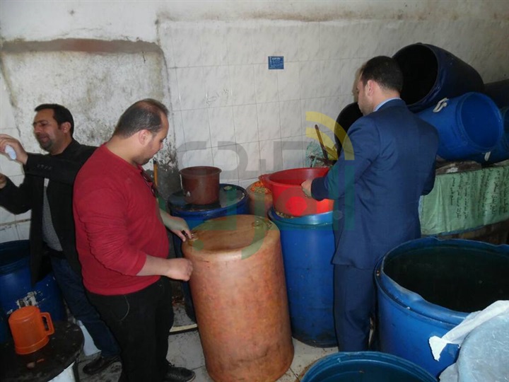 ضبط 5.5 طن "مخلالات" فاسدة بمصنع في كفر الشيخ