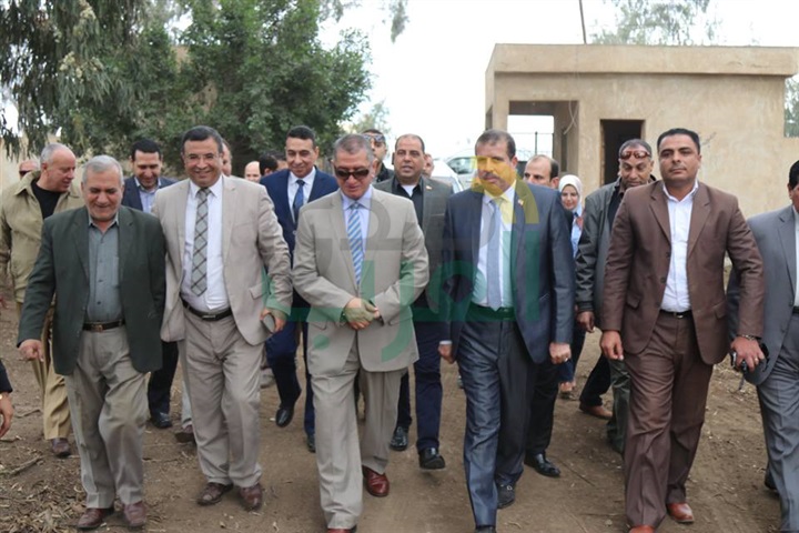 محافظ كفر الشيخ يكافئ العاملين بمركز طب الأسرة بـ"إبشان" لجهودهم المتميزة