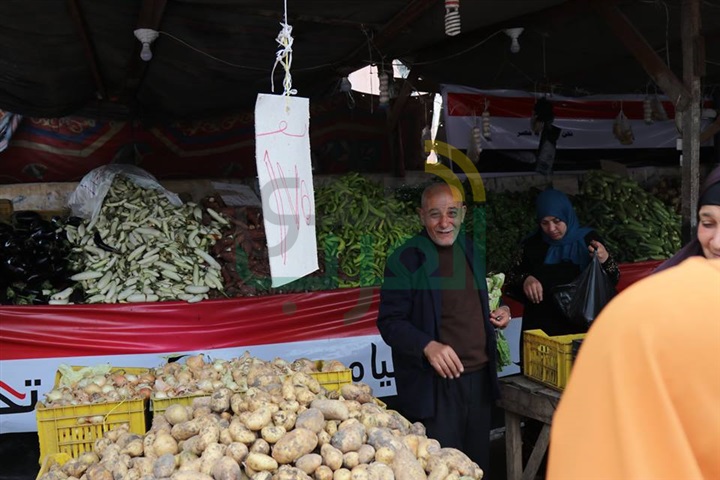 بالصور.. محافظ كفر الشيخ يشدد على فتح منافذ جديدة لبيع السلع الغذائية