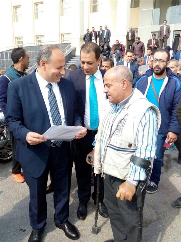 تضامن الإسكندرية" توزع 25 دراجة بخارية لذوي الإعاقة الحركية