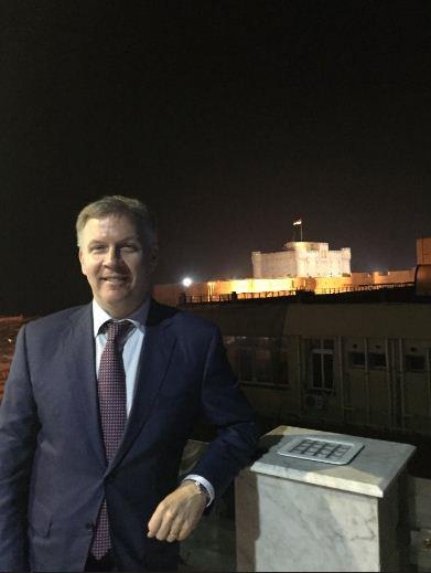 سفير كندا بالقاهرة يتجول في الإسكندرية ويتناول الفول والطعمية