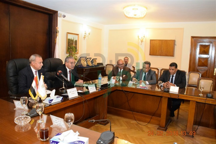 وزير التموين ومحافظ قنا يشهدان توقيع عقد تخصيص أول منطقة لوجستية بقنا 