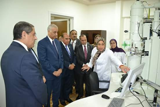 الكردي يفتتح وحدة الميكروسكوب الالكتروني بكلية علوم الاسكندرية 