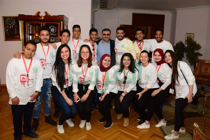 بالصور.. تامر حسني وطارق علام والعديد من الفنانين فى حملة التبرع بالدم بكلية الإعلام بالصور.. تامر حسني وطارق علام والعديد من الفنانين فى حملة التبرع بالدم بكلية الإعلام