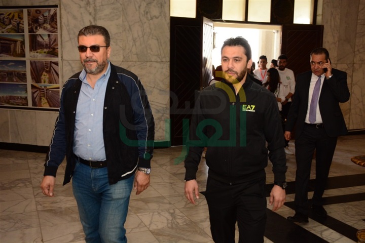 بالصور.. تامر حسني وطارق علام والعديد من الفنانين فى حملة التبرع بالدم بكلية الإعلام بالصور.. تامر حسني وطارق علام والعديد من الفنانين فى حملة التبرع بالدم بكلية الإعلام