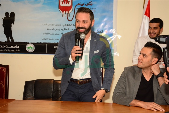 بالصور.. تامر حسني وطارق علام والعديد من الفنانين فى حملة التبرع بالدم بكلية الإعلام بالصور.. تامر حسني وطارق علام والعديد من الفنانين فى حملة التبرع بالدم بكلية الإعلام