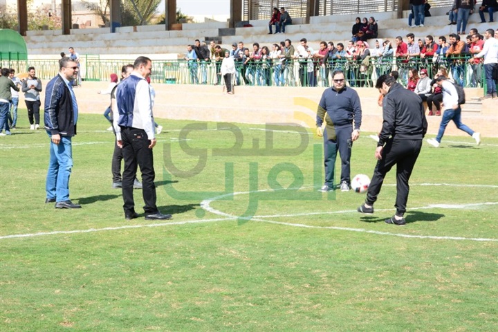 بالصور.. تامر حسني وطارق علام والعديد من الفنانين فى حملة التبرع بالدم بكلية الإعلام بالصور.. تامر حسني وطارق علام والعديد من الفنانين فى حملة التبرع بالدم بكلية الإعلام