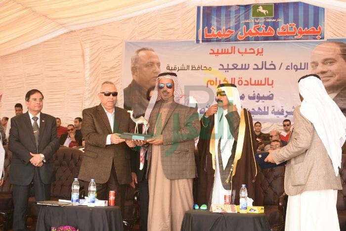 محافظ الشرقية يكرم المشرفين والمشاركين في مهرجان الشرقية التاسع للهجن العربية