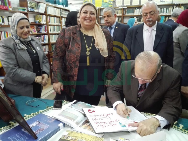 محافظ القاهرة يشهد فاعليات خليك زي آدم بمدرسة كلية النصر