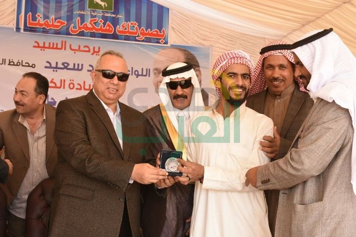 محافظ الشرقية يوزع دروع التميزعلى المتسابقين الفائزين فى مهرجان الشرقية التاسع للهجن العربية
