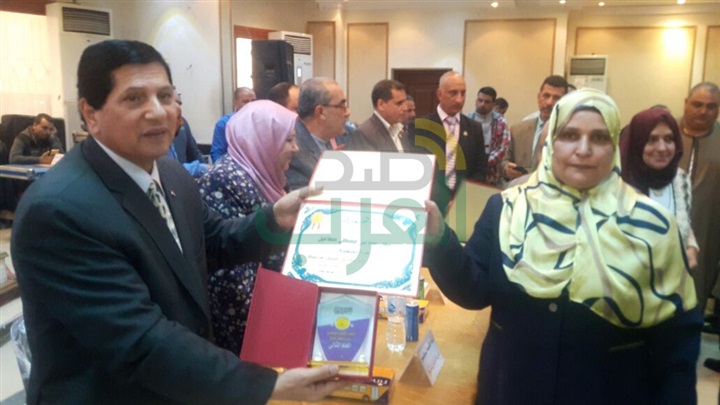 بالصور.. تكريم 57 معلمًا مثاليًا بإدارتي غرب وشرق كفر الشيخ