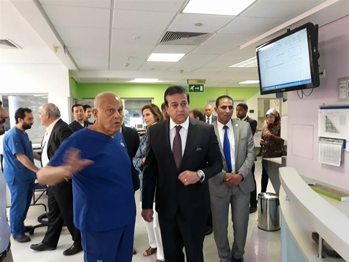 "عبد الغفار" يتفقد مؤسسة مجدي يعقوب لعلاج أمراض القلب بأسوان 