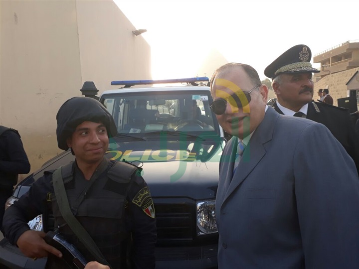 مدير أمن الجيزة يفاجىء خدمات تأمين المنطقة الآثرية ويستمع لشكاوى المواطنين