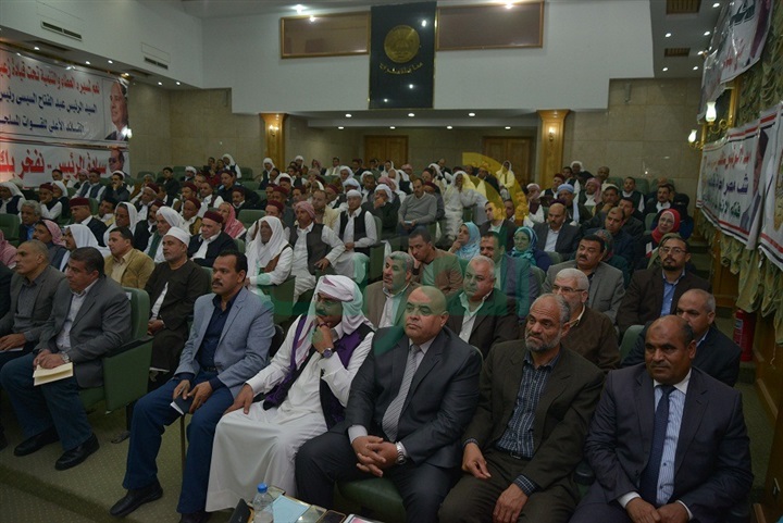 محافظ مطروح يجتمع بقيادات القبائل والتنفيذيين والأمنيين استعدادا للانتخابات الرئاسية