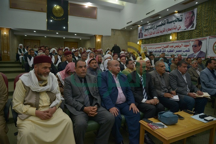 محافظ مطروح يجتمع بقيادات القبائل والتنفيذيين والأمنيين استعدادا للانتخابات الرئاسية