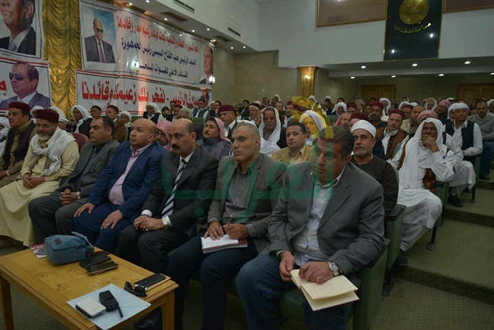 محافظ مطروح يجتمع بقيادات القبائل والتنفيذيين والأمنيين استعدادا للانتخابات الرئاسية