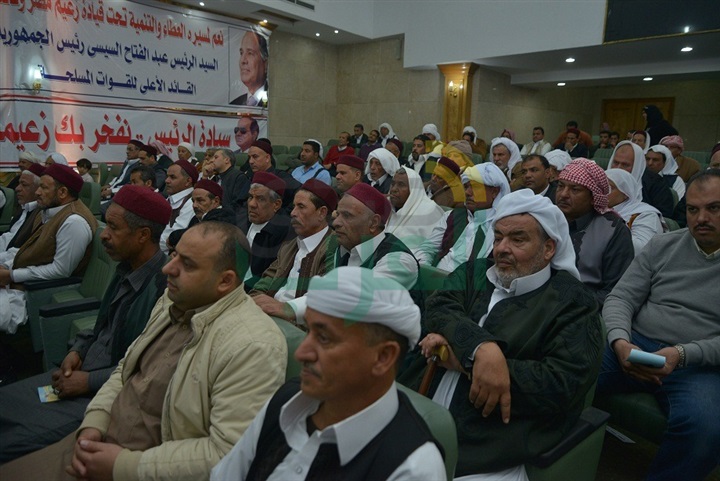 محافظ مطروح يجتمع بقيادات القبائل والتنفيذيين والأمنيين استعدادا للانتخابات الرئاسية