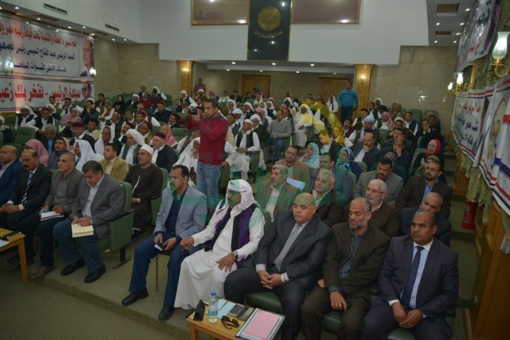 محافظ مطروح يجتمع بقيادات القبائل والتنفيذيين والأمنيين استعدادا للانتخابات الرئاسية