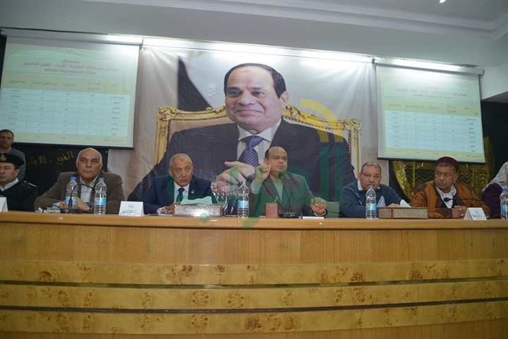 محافظ مطروح يجتمع بقيادات القبائل والتنفيذيين والأمنيين استعدادا للانتخابات الرئاسية
