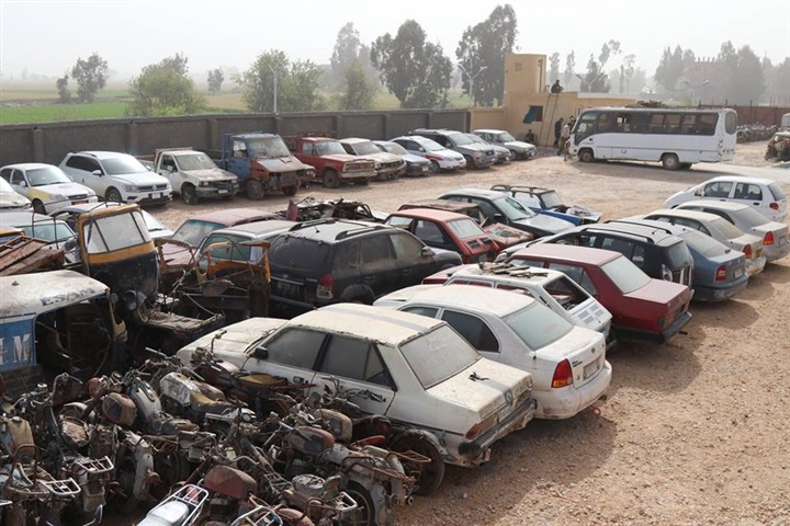 بالفيديو.. محافظ كفرالشيخ يتابع نقل مضبوطات المركبة إلي شونة المرور الجديدة