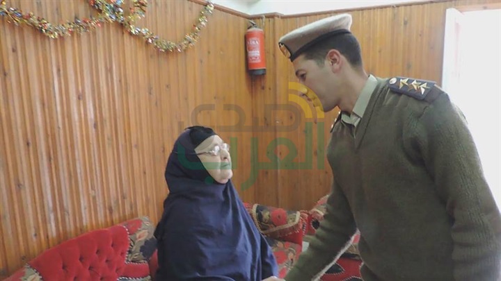 بالصور.. أمن كفر الشيخ يرسم البسمة علي وجوه«المسنات» في اليوم العالمي للمرأة