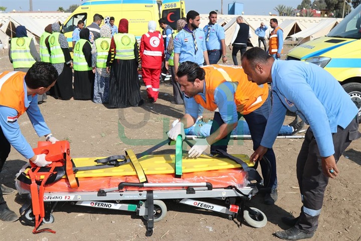 بالفيديو والصور.. تجربة محاكاة حية لإجلاء مصابين في حادث حريق بمشروع " صقر 25 " بكفر الشيخ