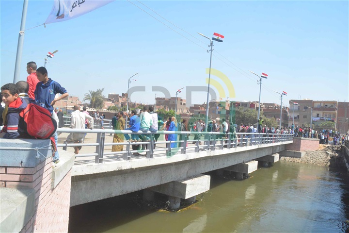 بالصور.. محافظ المنيا يفتتح محطة رفع صرف صحي وإحلال وتجديد كوبري العباسية 