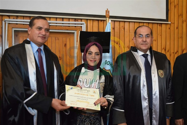 المحافظ ورئيس الجامعة يشهدان حفل تخرج الدفعة 39 بإعلام سوهاج