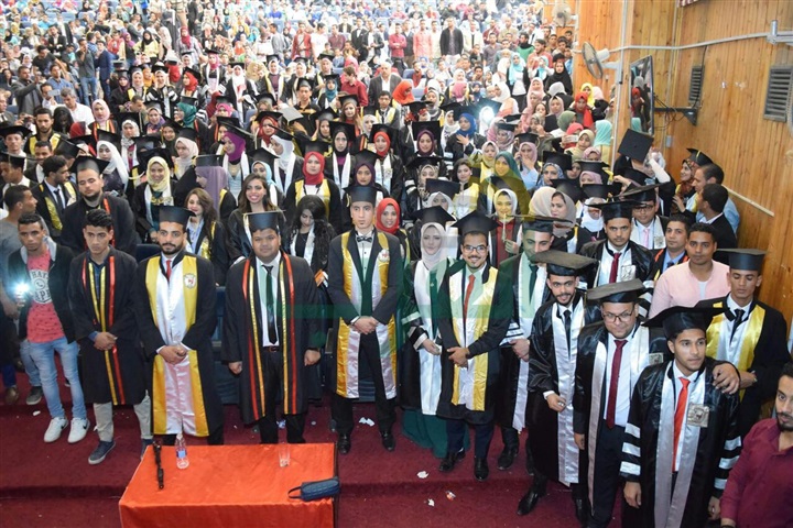 المحافظ ورئيس الجامعة يشهدان حفل تخرج الدفعة 39 بإعلام سوهاج