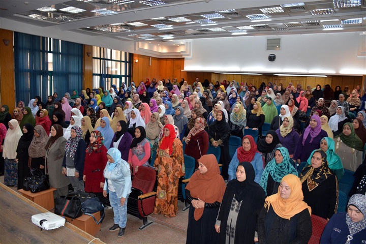 محافظ القليوبية للرائدات الريفيات: عليكم دور كبير فى القرى من أجل المشاركة الايجابية فى الانتخابات