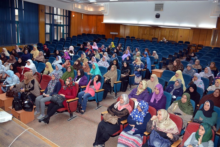 محافظ القليوبية للرائدات الريفيات: عليكم دور كبير فى القرى من أجل المشاركة الايجابية فى الانتخابات