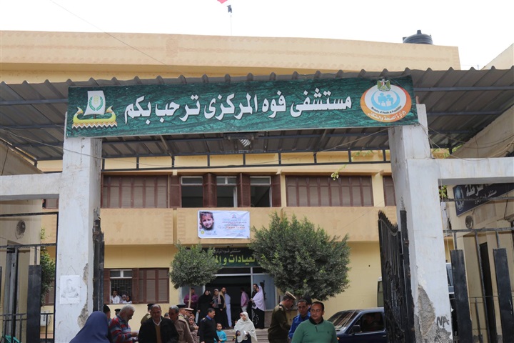 بالفيديو.. محافظ كفر الشيخ يتابع إجراء 45 عملية جراحية للأطفال بالمجان فى فوة
