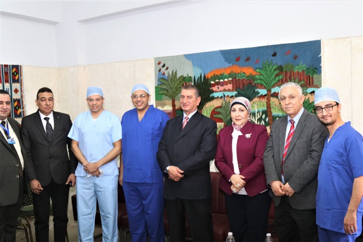 بالفيديو.. محافظ كفر الشيخ يتابع إجراء 45 عملية جراحية للأطفال بالمجان فى فوة
