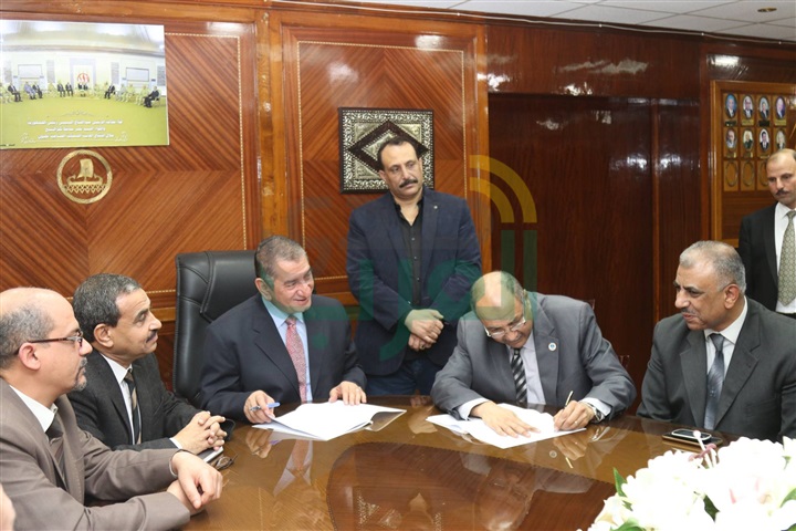 بالصور.. محافظ كفرالشيخ ورئيس هيئة المساحة يوقعان بروتوكولاً للحفاظ على أملاك الدولة
