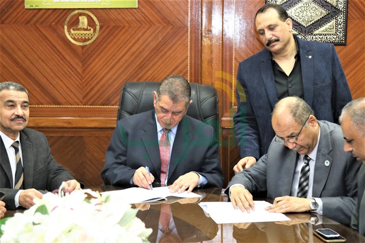بالصور.. محافظ كفرالشيخ ورئيس هيئة المساحة يوقعان بروتوكولاً للحفاظ على أملاك الدولة