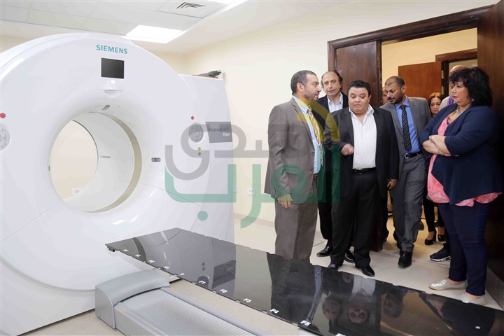 وزير الثقافة وأبطال "سلم نفسك" وخالد جلال فى زيارة لمستشفى شفاء الأورمان بالأقصر وزير الثقافة وأبطال "سلم نفسك" وخالد جلال فى زيارة لمستشفى شفاء الأورمان بالأقصر