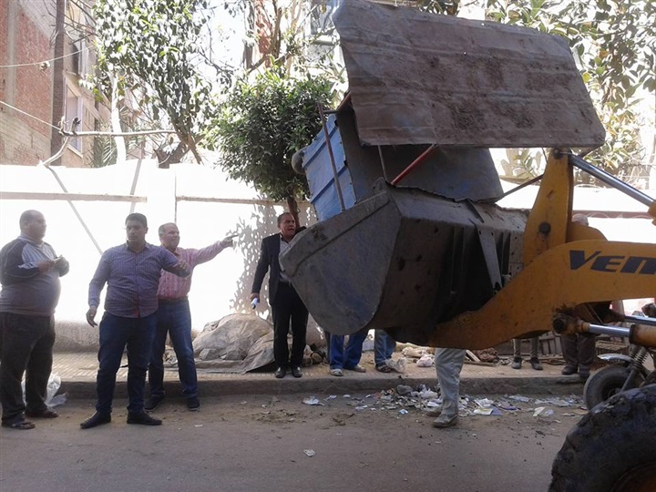 بالصور.. حملة لإزالة الإشغالات بشوارع "فوة"