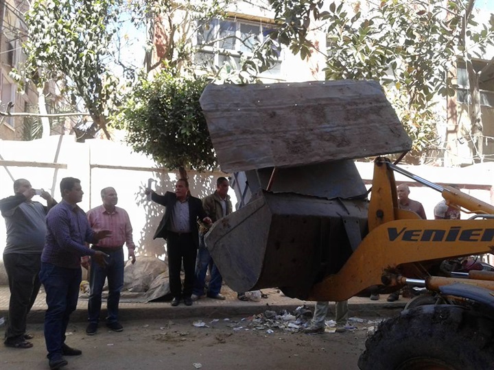 بالصور.. حملة لإزالة الإشغالات بشوارع "فوة"