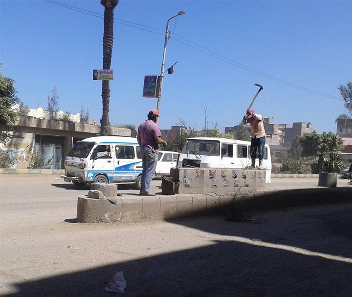 بالصور.. حملة لإزالة الإشغالات بشوارع "فوة"