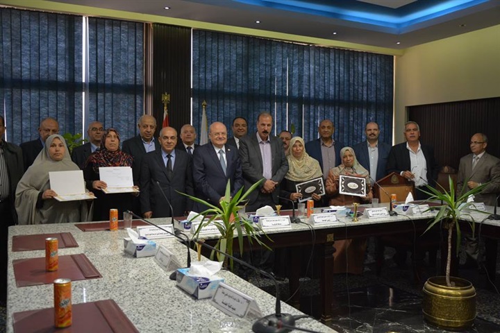 رئيس جامعة الزقازيق يكرم الأمهات المثاليات