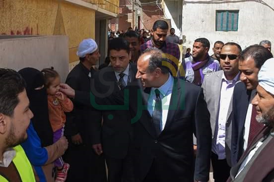 محافظ الإسكندرية يسلم منازل " مشروع سترة " لقاطنيها بقرية أبيس  