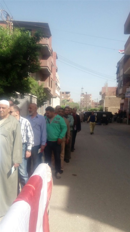بالصور.. إقبال كثيف على لجان مدينة بنها
