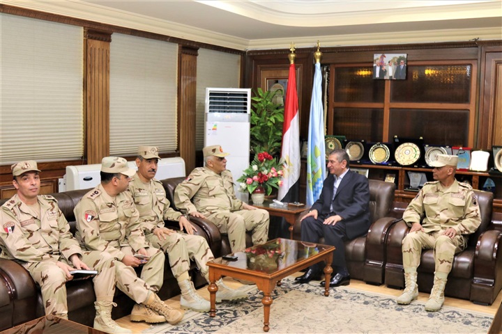 بالصور.. محافظ كفر الشيخ يستقبل قائد مرور أجهزة القيادة العامة للقوات المسلحة