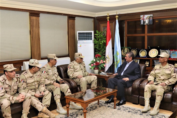 بالصور.. محافظ كفر الشيخ يستقبل قائد مرور أجهزة القيادة العامة للقوات المسلحة