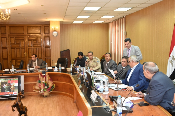محافظ الشرقية يتابع إنطلاق الجولة الأولى للإنتخابات الرئاسية من داخل غرفة العمليات 