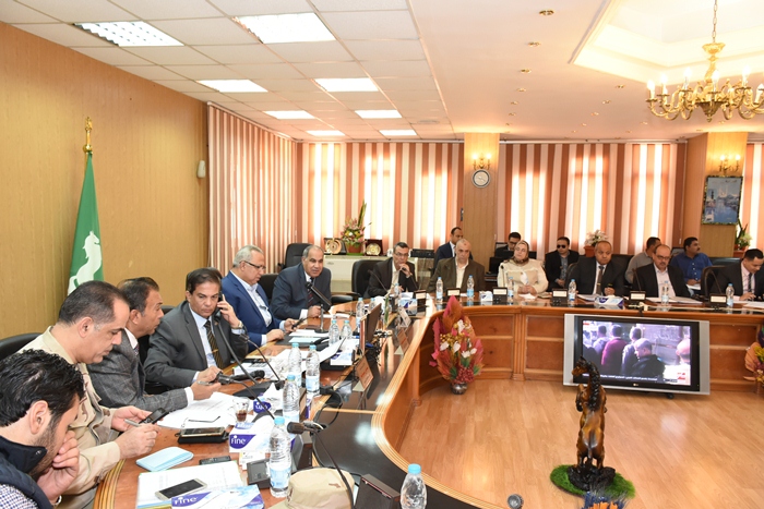 محافظ الشرقية يتابع إنطلاق الجولة الأولى للإنتخابات الرئاسية من داخل غرفة العمليات 