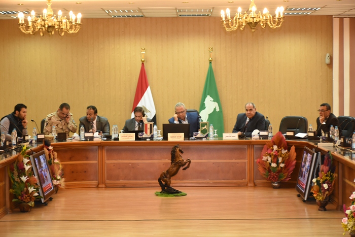 محافظ الشرقية يتابع إنطلاق الجولة الأولى للإنتخابات الرئاسية من داخل غرفة العمليات 