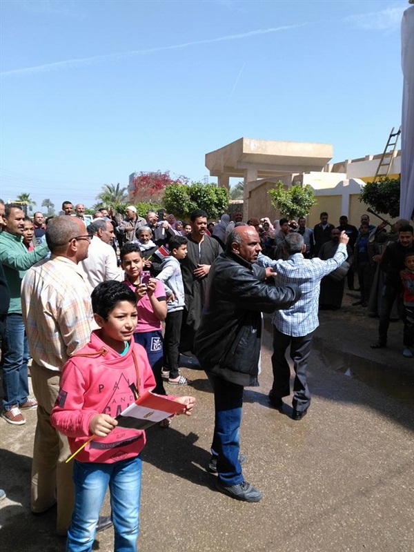الرقص بالخيول والطبل البلدى أمام لجان قها