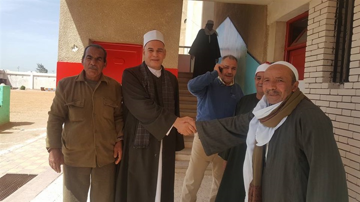 بالصور وكيل وزارة الاوقاف بالشرقية يدلى بصوته فى الانتخابات الرئاسية 