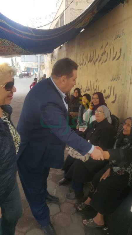 بالصور رئيس حي الزيتون يتفقد اللجان الانتخابية